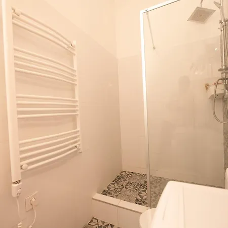 Danube Dwelling Rozsa 99 アパート *