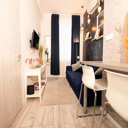 Danube Dwelling Rozsa 99 アパート *