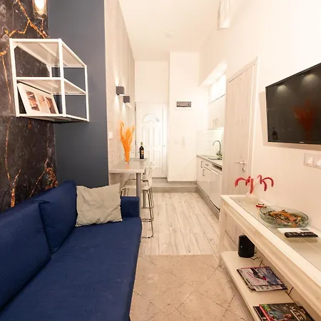 Danube Dwelling Rozsa 99 アパート